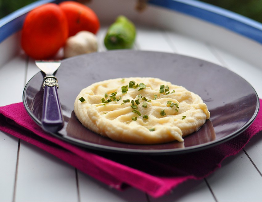 Пюре из цветной капусты с жареным чесноком и пармезаном